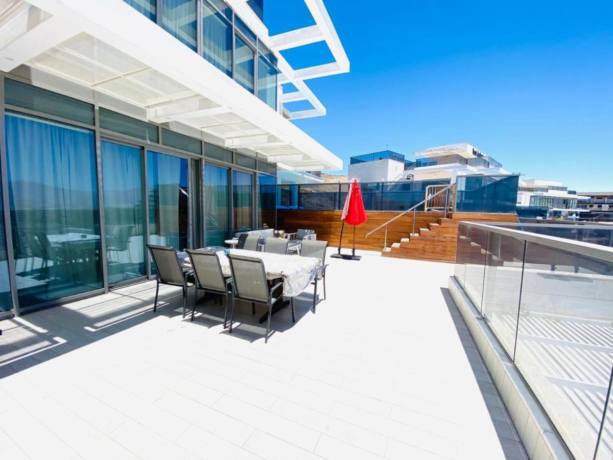 Appartamento Stunning Penthouse With Sea Views And Private Heated Pool Eilat Esterno foto